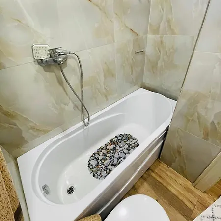 Flora Deluxe & Bath * Τίρανα