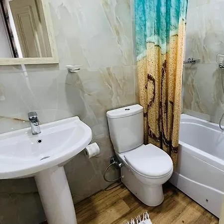Πανσιόν Flora Deluxe & Bath Τίρανα