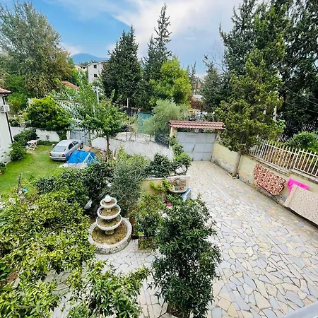 Πανσιόν Flora Deluxe & Bath Τίρανα
