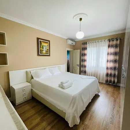 Flora Deluxe & Bath Guest house *
